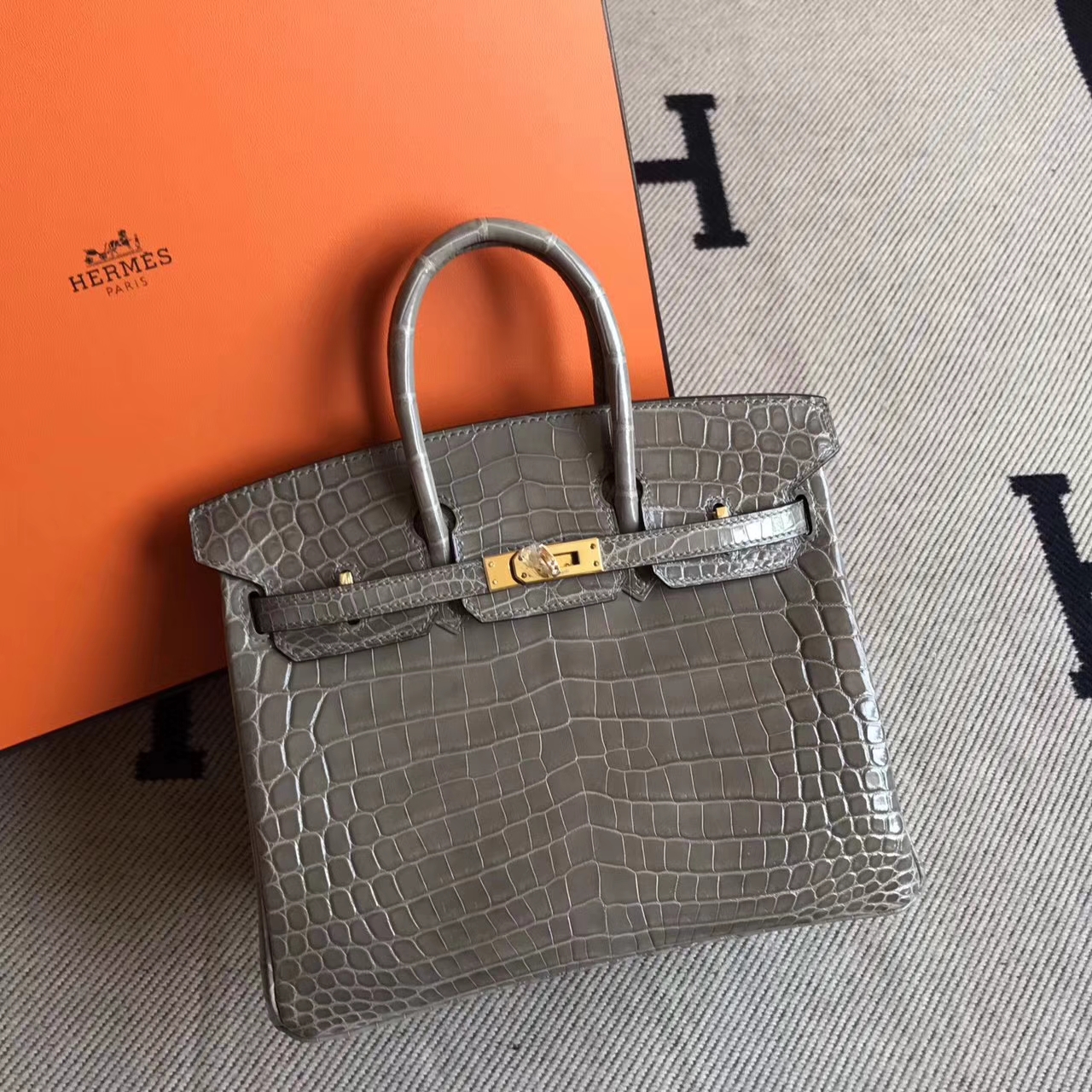 Hot Sale Hermes Crocodile Shiny Leather Birkin25cm Bag in C18 Etoupe ...