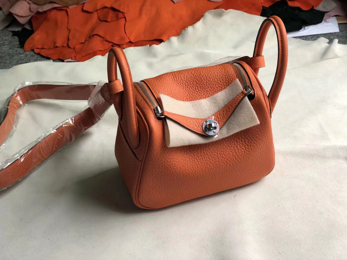 Customize Hermes Classic Orange TC Calf Mini Lindy Bag19CM Silver ...