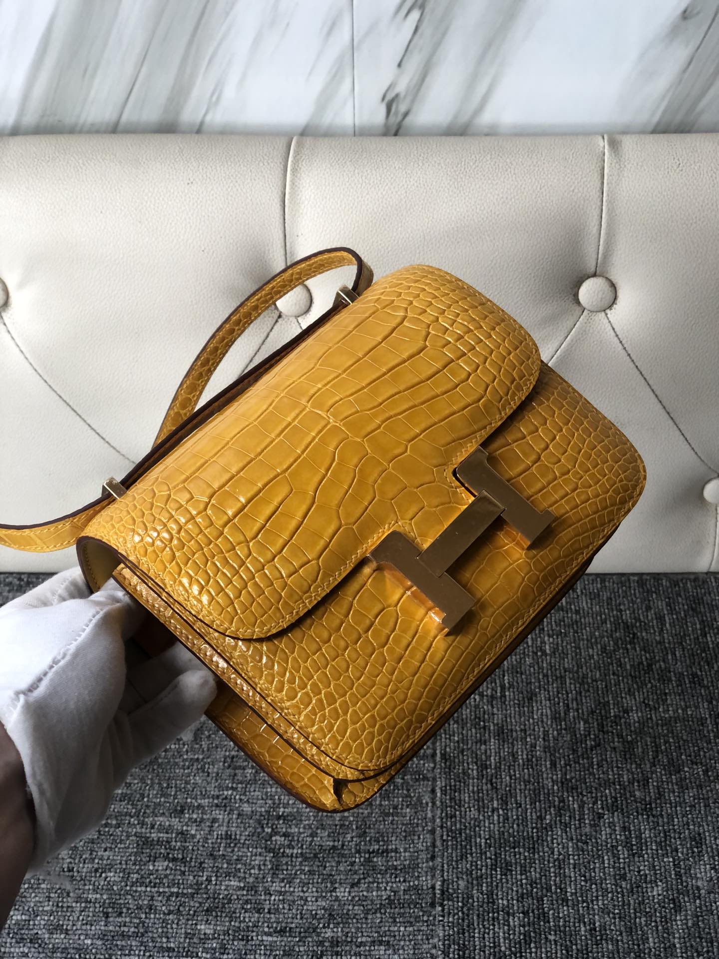 Luxury Hermes 9D Ambre Yellow Shiny Crocodile Constance Bag18cm Gold ...